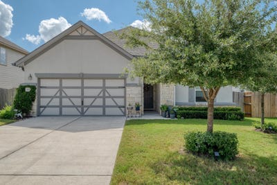 /international/us/119-w-point-way-elgin-tx-110106356964/