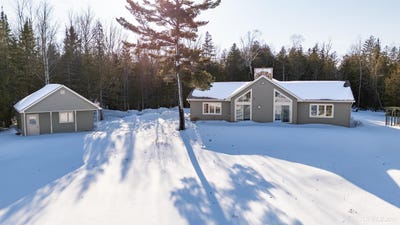 /international/us/414-s-stoney-point-drive-manistique-mi-110106168911/