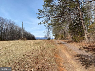 /international/us/19197-whites-farm-lane-culpeper-va-110106241841/