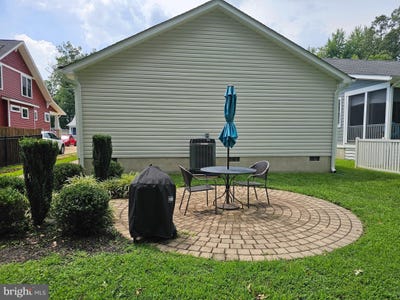 /international/us/1208-bancroft-avenue-colonial-beach-va-110101216073/