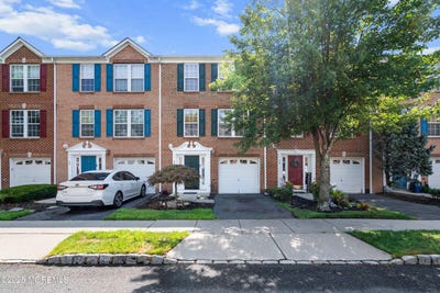 /international/us/17-new-castle-street-farmingdale-nj-110101349583/