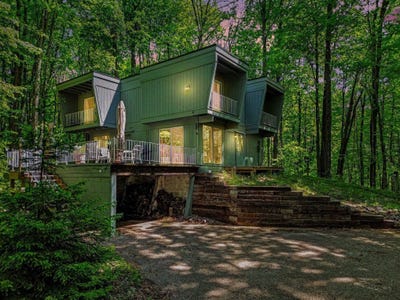 /international/us/6609-wasservalden-strasse-bellaire-mi-110108479191/
