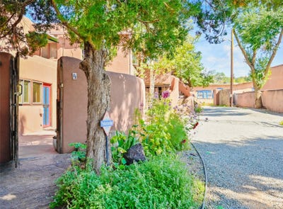 /international/us/632-old-santa-fe-trail-santa-fe-nm-110108588678/