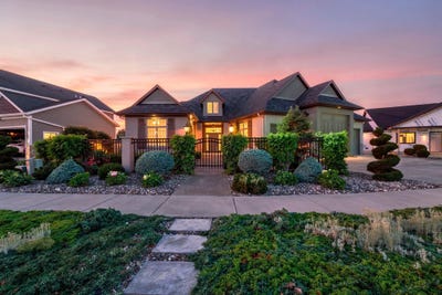 /international/us/4999-chalet-court-red-wing-mn-110108814477/