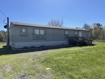 /international/us/150-hickory-hill-street-zavalla-tx-110105929765/