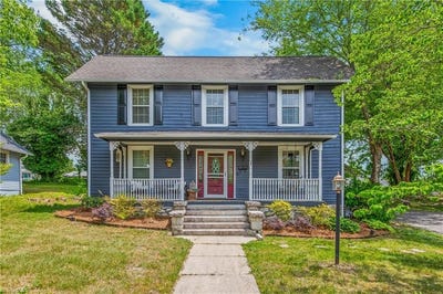 /international/us/123-worth-street-mount-airy-nc-110108411590/