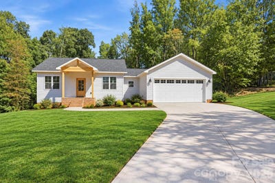 /international/us/3637-nc-10-highway-e-claremont-nc-110120087361/