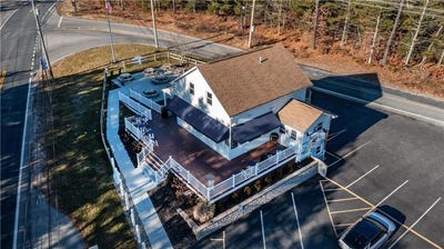 /international/us/75-division-road-west-greenwich-ri-110104852821/