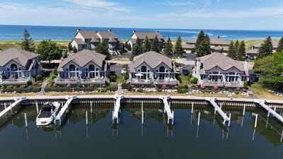 /international/us/297-lakeshore-drive-manistee-mi-110101070892/