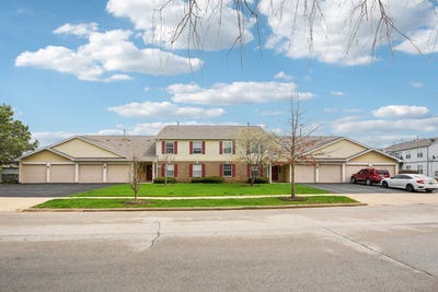 /international/us/402-woodview-circle-elgin-il-110107696456/