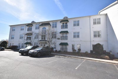 /international/us/104-sunset-circle-greensboro-nc-110106498301/