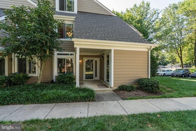 /international/us/12232-fort-buffalo-circle-fairfax-va-110108573860/