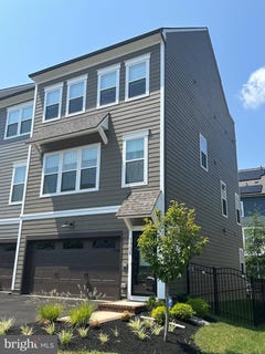 /international/us/1756-blue-spruce-street-dumfries-va-110109826024/