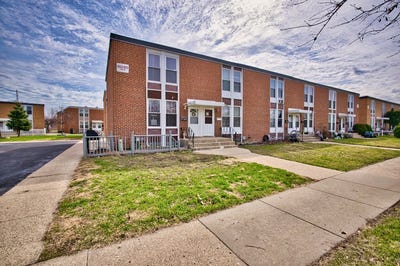 /international/us/1857-pine-street-des-plaines-il-110107503271/