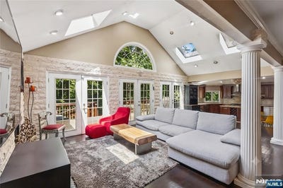 /international/us/76-millbrook-circle-norwood-nj-110109067458/