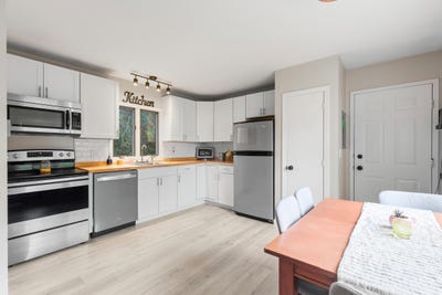 /international/us/221-longfellow-street-westbrook-me-110109885431/