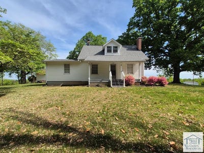 /international/us/82-maple-leaf-road-spencer-va-110107665324/