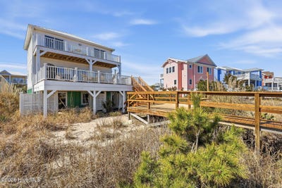 /international/us/813-fort-fisher-boulevard-s-kure-beach-nc-110106037148/