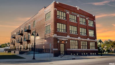 /international/us/1001-sw-adams-street-peoria-il-110101940216/
