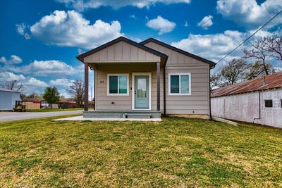 /international/us/215-s-commercial-ave-sedgwick-ks-110107403705/