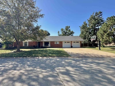 /international/us/419-e-riverview-dr-pond-creek-ok-110102386929/