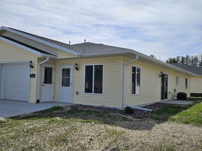 /international/us/1161-maple-street-reedsburg-wi-110108816929/