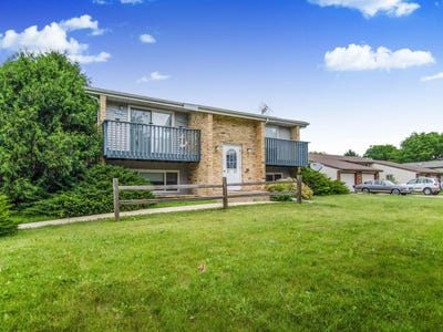 /international/us/521-seminole-way-deforest-wi-110100688604/