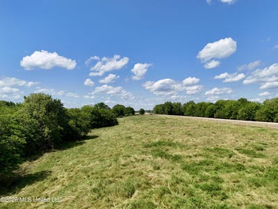 /international/us/00002-levee-maintenance-road-redwood-ms-110108073529/