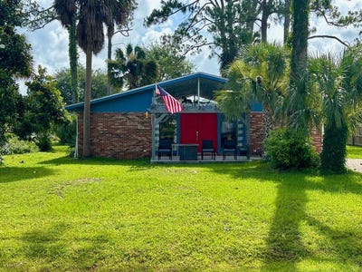 /international/us/2001-palm-blvd-port-st-joe-fl-110109000618/