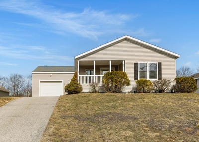 /international/us/38-tarah-way-fremont-nh-110106614036/