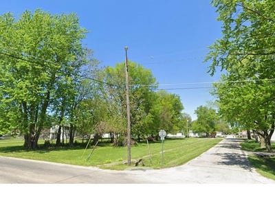 /international/us/403-s-4th-street-girard-il-110104024269/