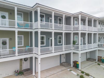 /international/us/82-oak-alley-lane-long-beach-ms-110104905283/