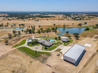 /international/us/1584-county-road-226-giddings-tx-110103479936/
