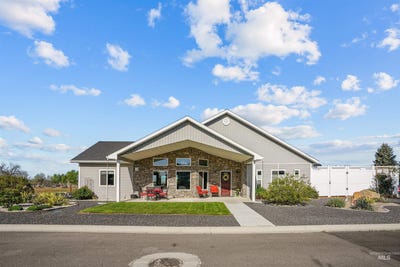 /international/us/930-applewood-dr-buhl-id-110107628198/