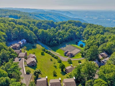/international/us/96-doe-highlands-drive-hillsville-va-110108985524/