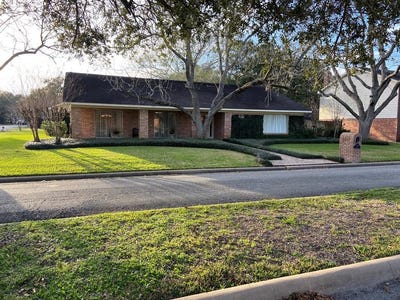 /international/us/1-shadow-lane-bay-city-tx-110097695721/