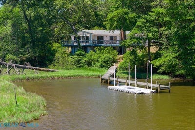/international/us/381-dawson-lane-white-stone-va-110108584814/