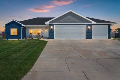 /international/us/182-meadowlark-lane-luxemburg-wi-110108346514/