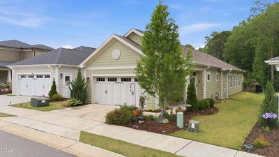 /international/us/19-onslow-drive-clayton-nc-110108331830/
