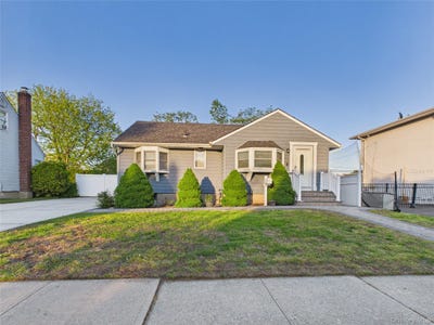 /international/us/9-ferndale-drive-hicksville-ny-110108535902/