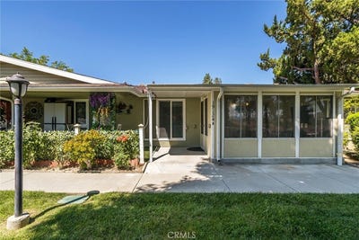 /international/us/19124-avenue-of-the-oaks-newhall-ca-110100341540/
