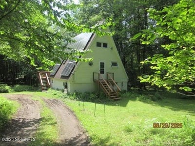 /international/us/28-pine-place-hadley-ny-110100507291/
