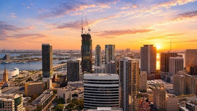 /international/us/225-n-miami-avenue-miami-fl-110107304807/