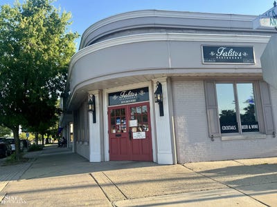 /international/us/20745-mack-avenue-grosse-pointe-woods-mi-110105087490/