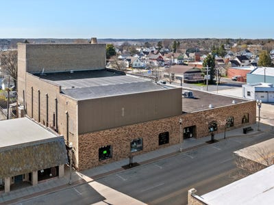 /international/us/1816-washington-st-two-rivers-wi-110107786927/
