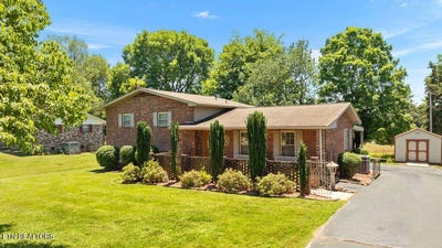 /international/us/2404-calloway-circle-lenoir-city-tn-110108916012/