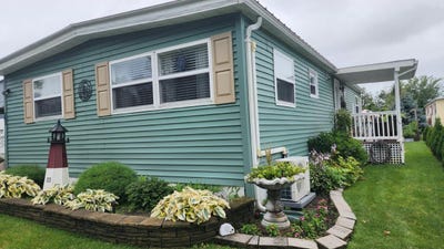 /international/us/703-fresh-pond-ave-calverton-ny-110109630430/