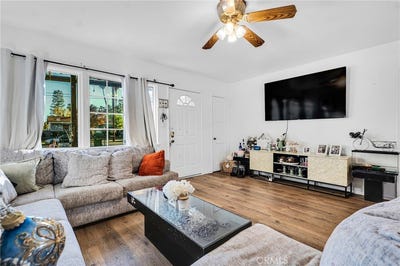 /international/us/22137-gault-street-canoga-park-ca-110096046952/