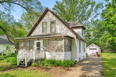 /international/us/215-s-maple-avenue-ames-ia-110107989163/