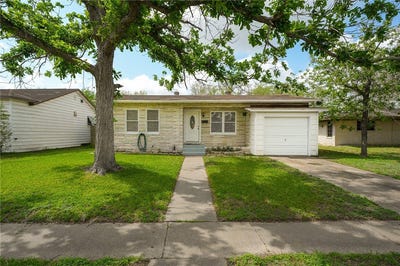 /international/us/804-edwards-street-sinton-tx-110107318299/